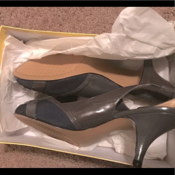 Joan & David gray‎ patent leather khaki slingback peeptoe kitten heels size 10 - Picture 3 of 11